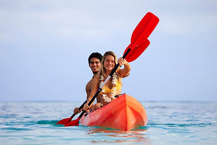 Couple kayaking in Oahu